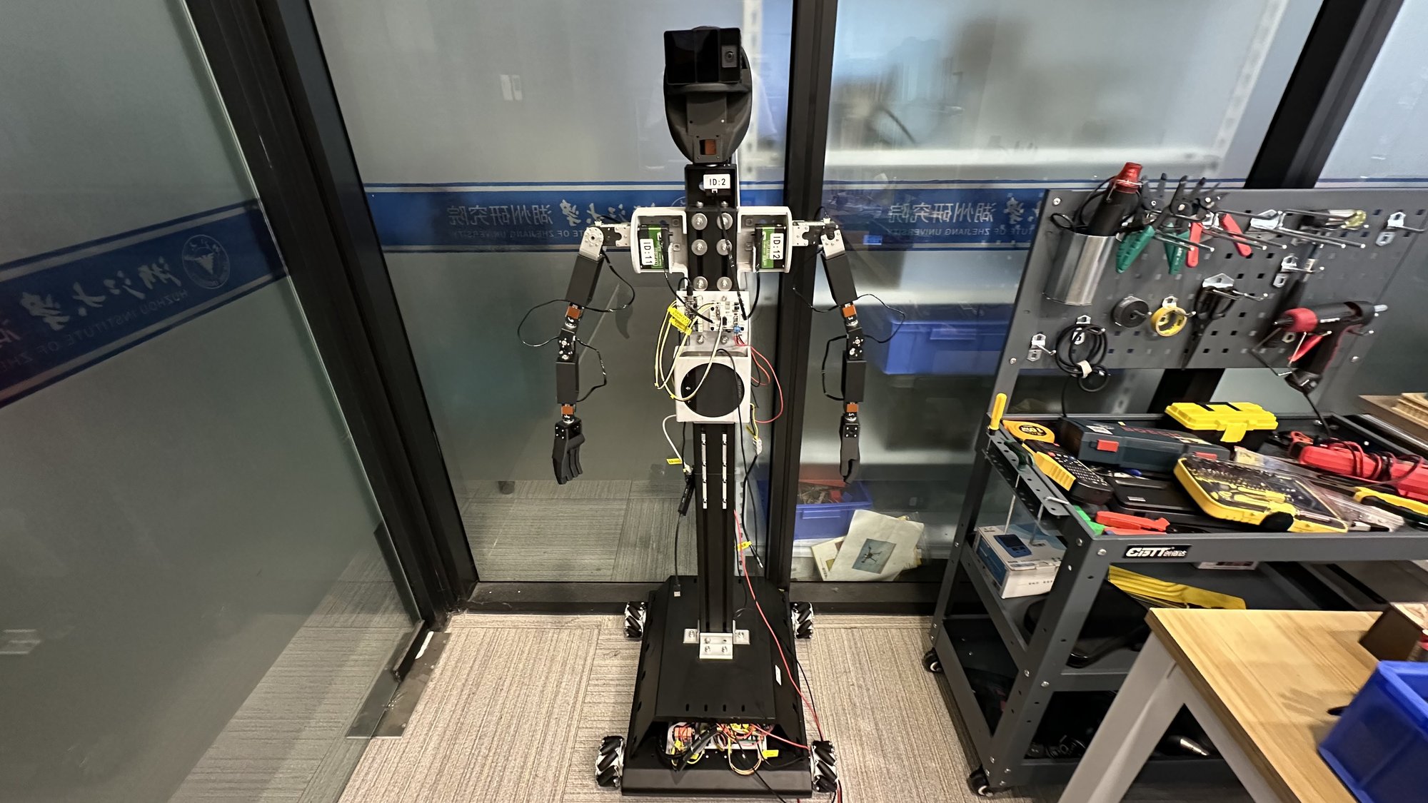 AI-powered humanoid robot for human interaction